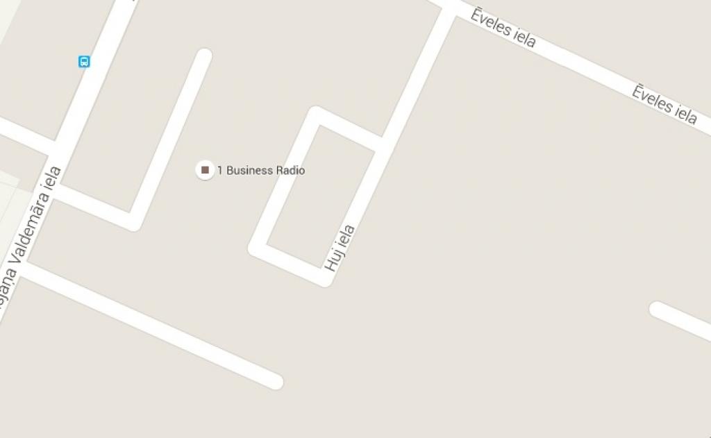 Ēveles ielas iekšpagalms nodēvēts par Huj ielu; Rīgas būvvalde lūdz Google izlabot rupeklību