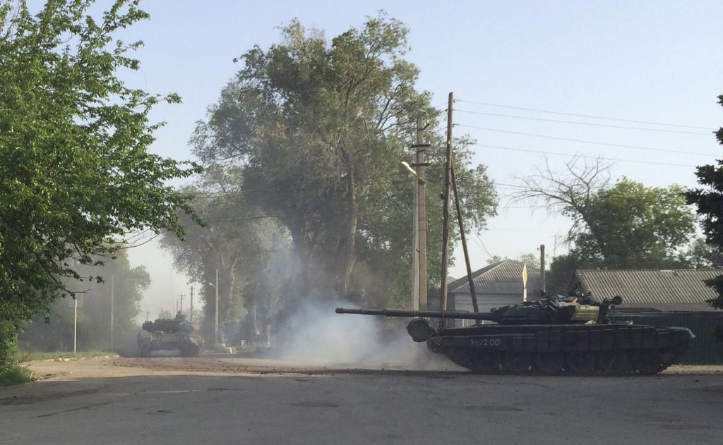 FOTO: Krievija pie Ukrainas robežas pulcē milzu armijas spēkus