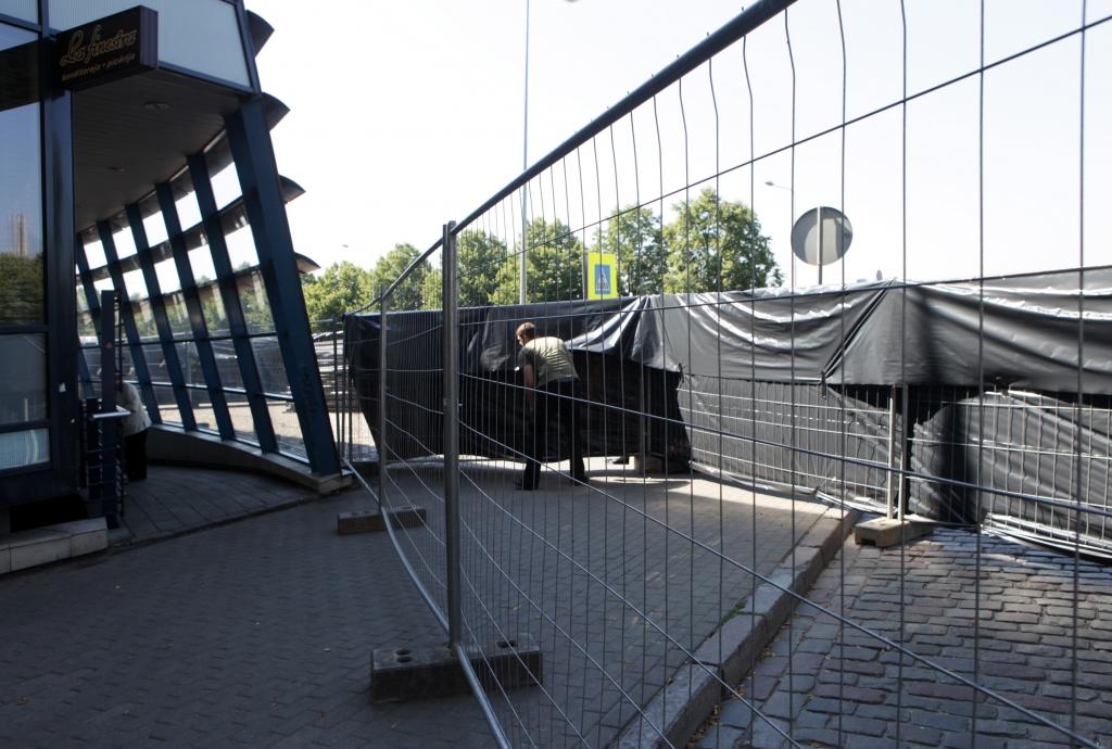 Noplūdušas nezināmas vielas; slēgta satiksme Dzirnavu ielā starp Maskavas un Gogoļa ielām