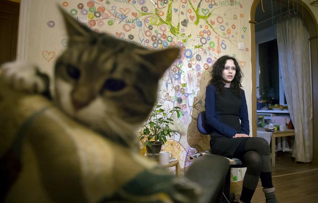 Bijusī Kremļa kiberkareive vērsusies tiesā pret interneta troļļu fabriku