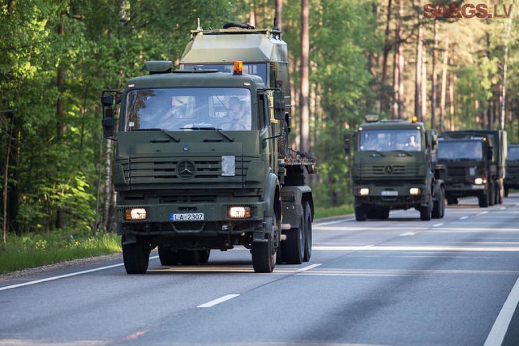 NBS: Plānoto mācību dēļ uz autoceļiem un gaisa telpā vairāk militārās tehnikas