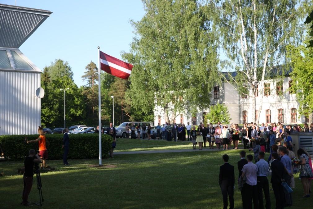 Svinīgi atklāj olimpisko centru (papildināts ar foto)