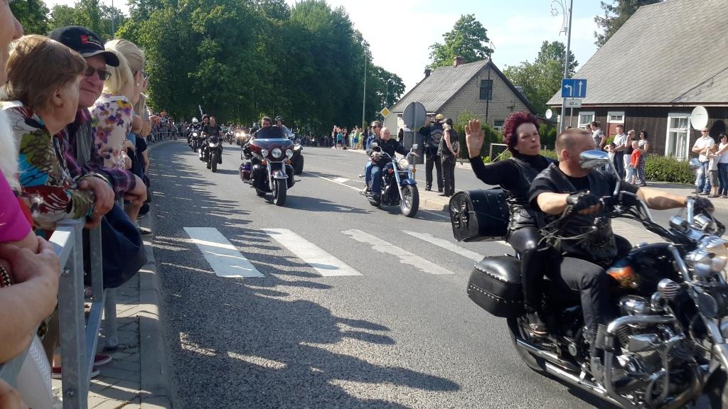 "Motociklistu vasarā" - ar1ī gulbenieši
