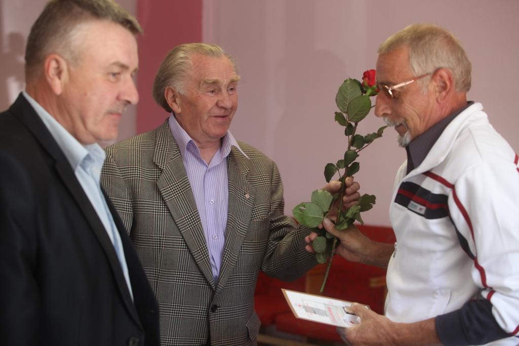 Sveic aktīvākos donorus