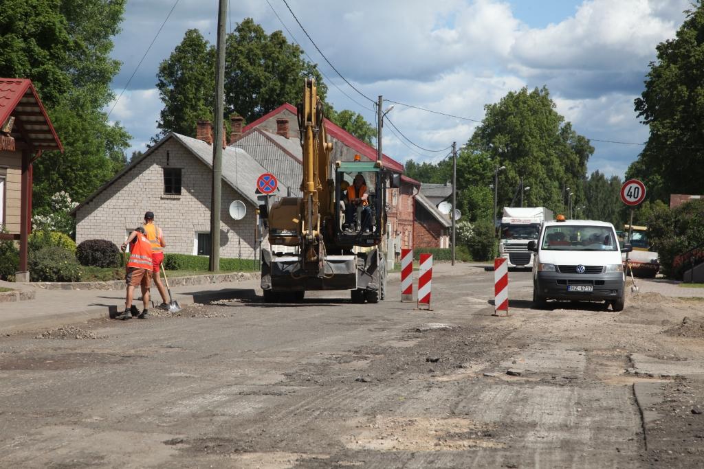 Asfalts līdz svētkiem būs