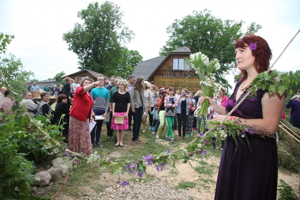 “Dekteru” mājās atklāj senlietu kolekciju