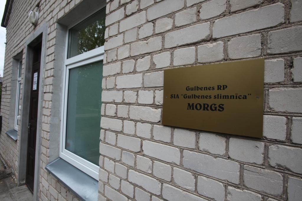 Dzīvu aizved uz morgu