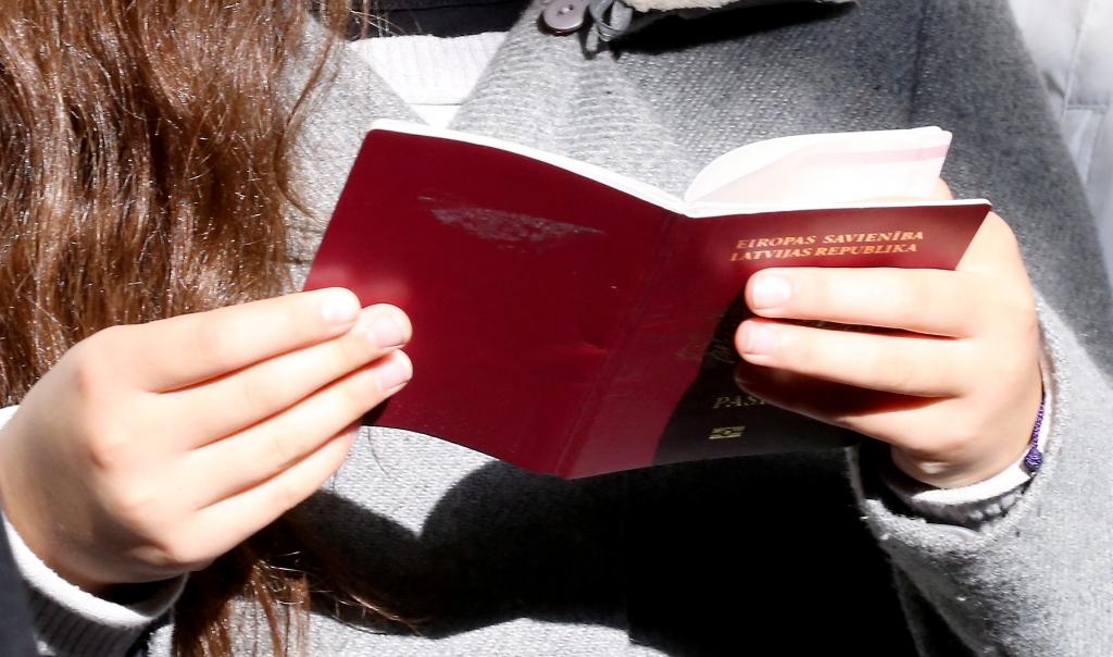 Dienas tēma: Personas kods bez dzimšanas datiem prasīs Saeimas slīpēšanu