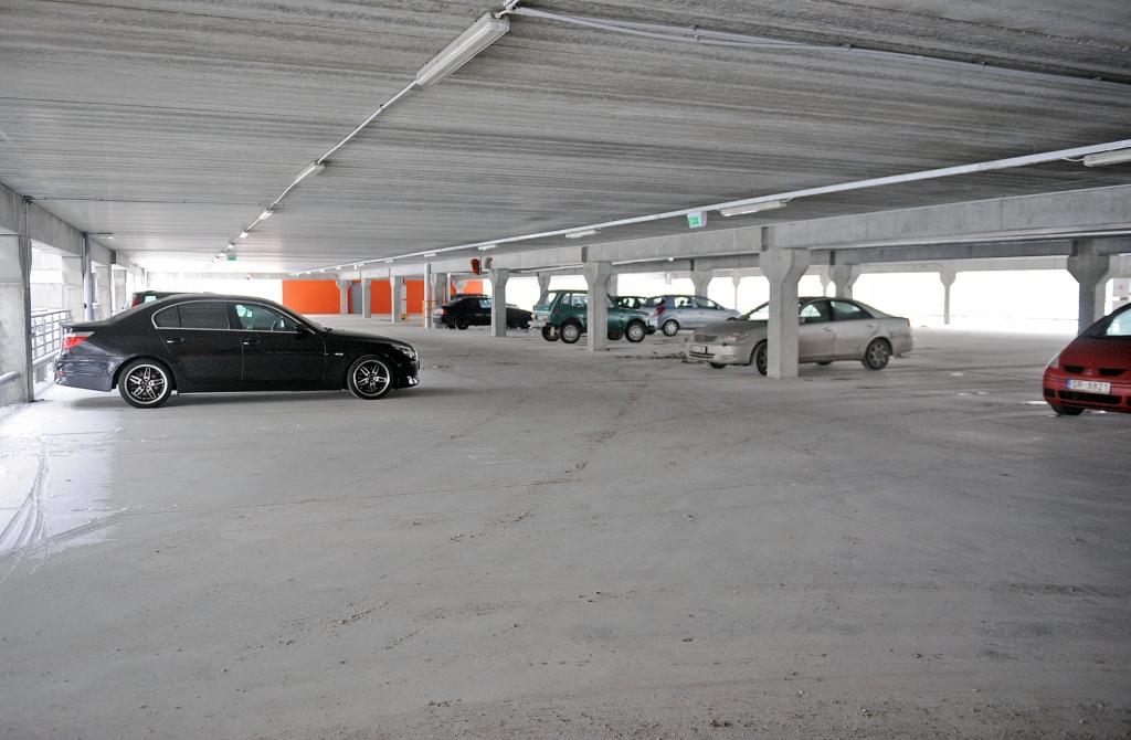 Stāvparkus Rīgā sāks ierīkot nākamgad