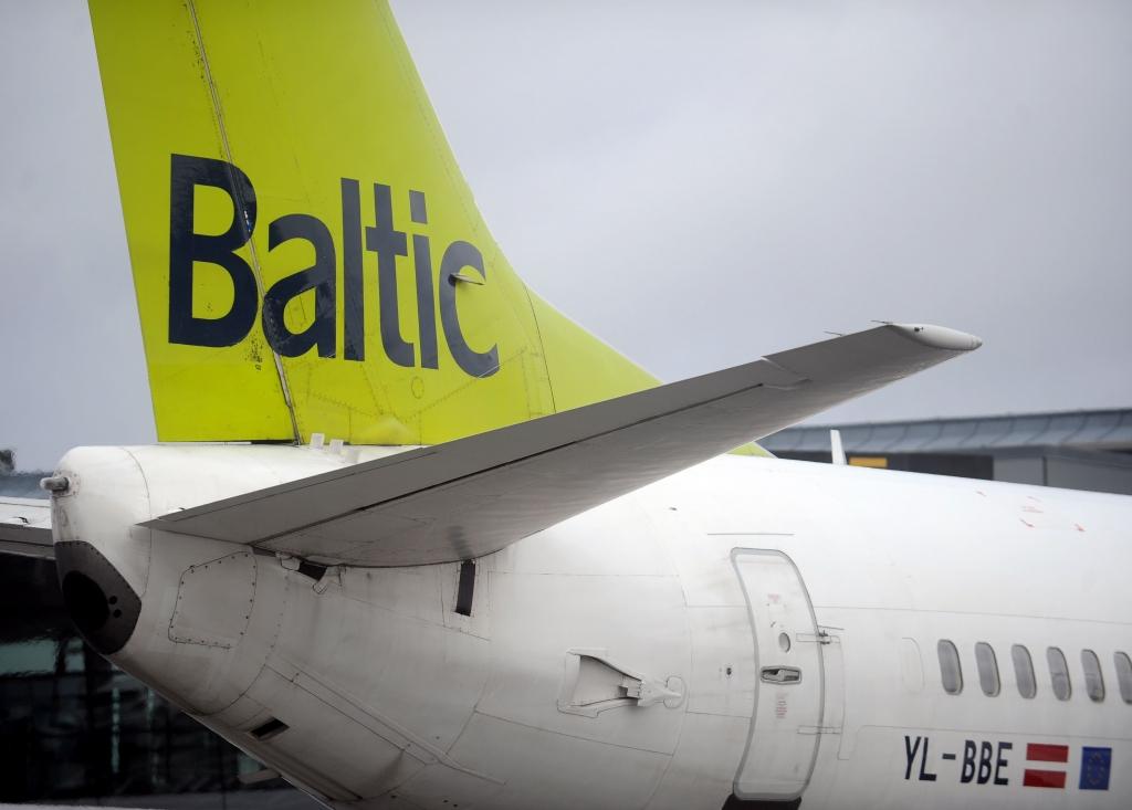 Norvēģijas tiesa nolemj paturēt apcietinājumā reibumā aizturētos airBaltic lidmašīnas apkalpes locekļus