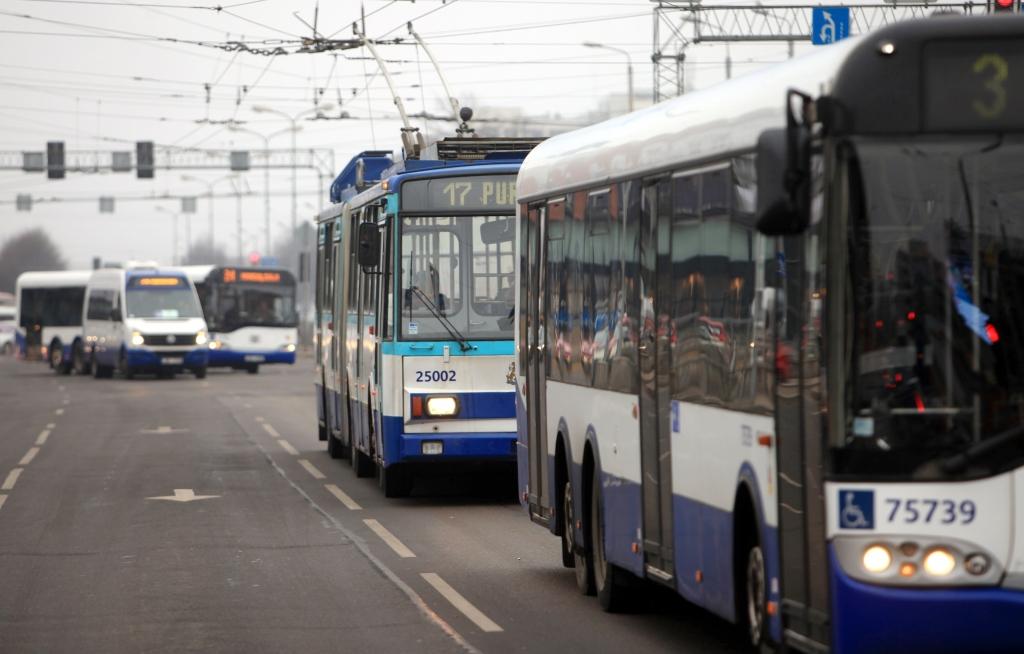 Rīgas satiksmei par maldinošu reklāmu izvietošanu jāmaksā 6000 eiro sods