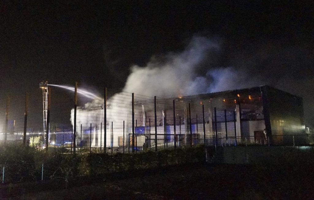 Nodedzināts bēgļu centrs pie Berlīnes