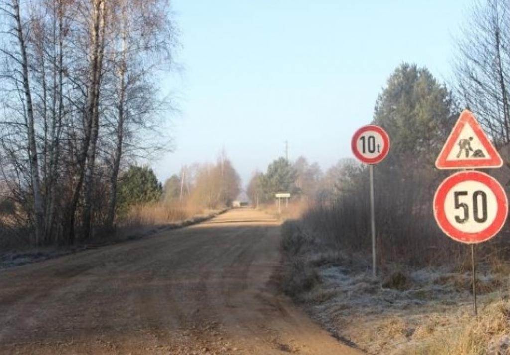 FOTO: Jūrmalciema ceļš tagad bez putekļiem 