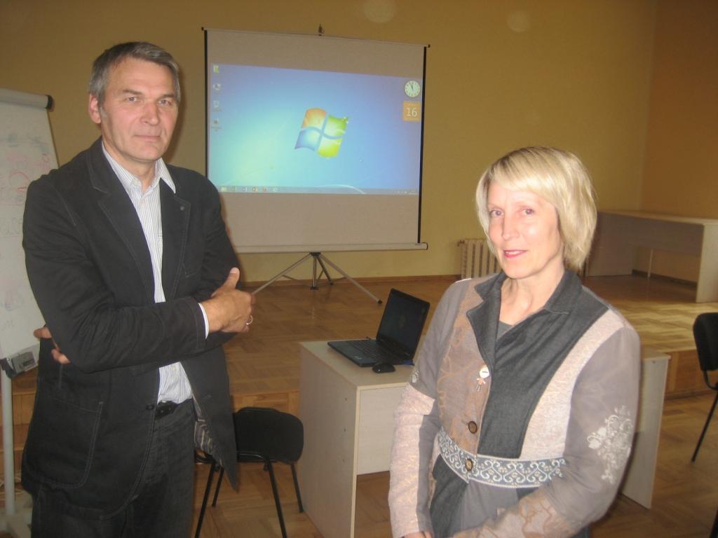 Demonstrē novada logo uzmetumus
