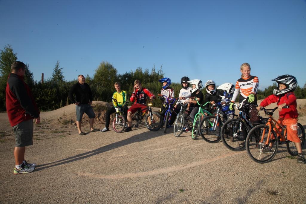 Gulbenē viesojas Valmieras BMX sportisti un treneris