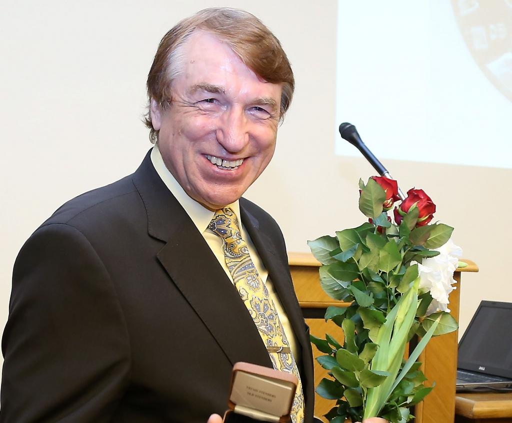 Kalviņš: Latvijas zinātne šovasar tika apbērēta; zinātnieki pamet Latviju