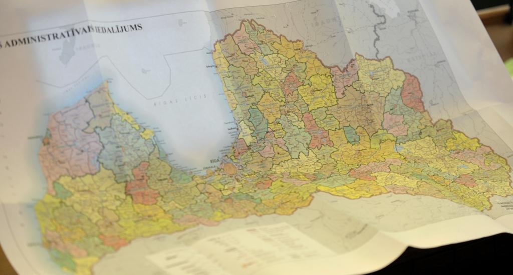 VARAM piedāvā jaunas administratīvās reformas, tostarp sadalīt Latviju 49 novados