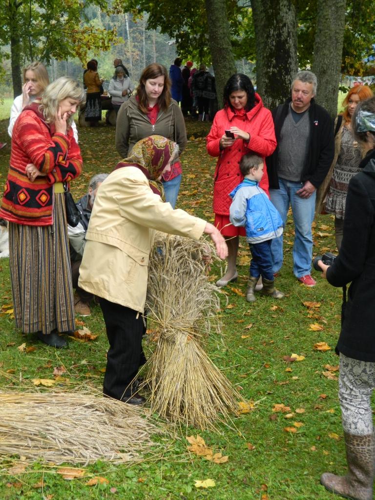 Druvienā tirgojas, mielojas, dzied un dejo