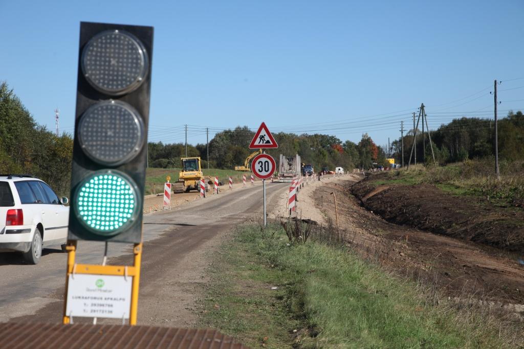 Baložu ielas rekonstrukcija norit lēnām