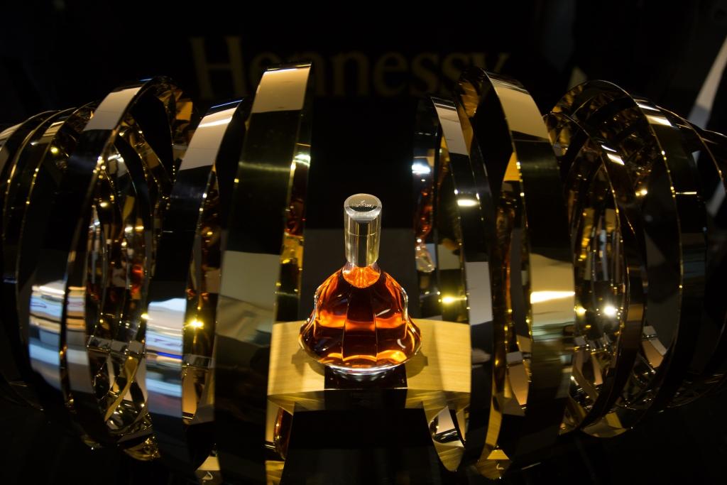 Foto: Svinot Hennessy 250 gadu jubileju, atklāj pop-up veikalu