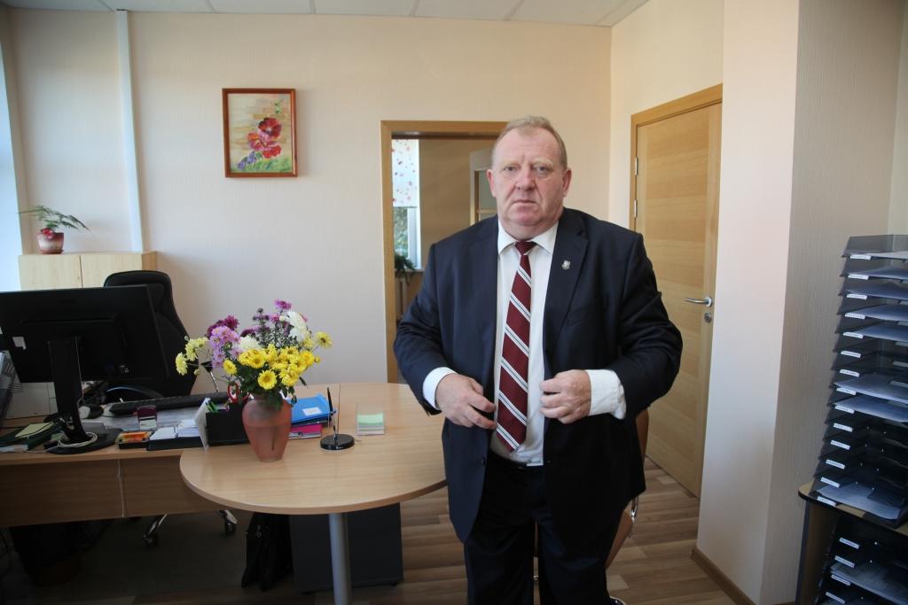 Saņem pilnvaras un aprīkojumu