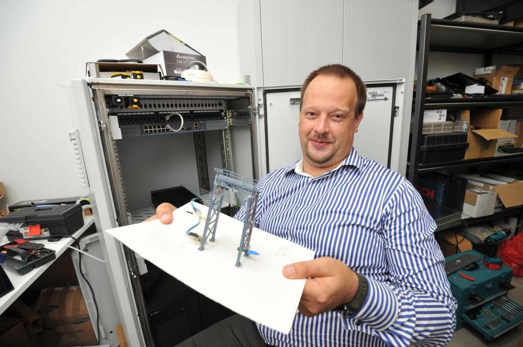 Izveido modro aci