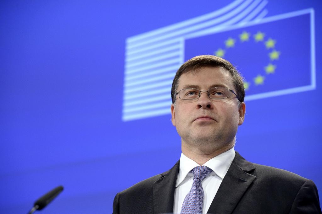 Dombrovskis: Latvijā algu līmenis aizvien ir 30% no ES vidējā, taču tās nevar celt, nevērtējot produktivitāti
