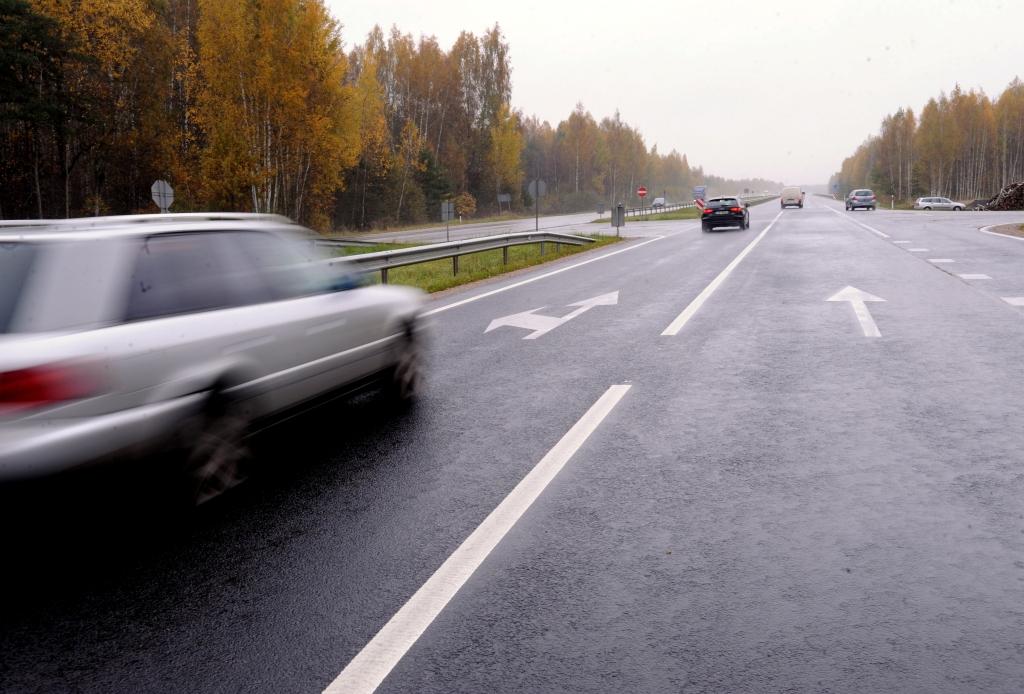 Latvijas Valsts ceļi atgādina: Kamēr nav uzsākta ceļu kaisīšana, vadītājiem jāievēro piesardzība