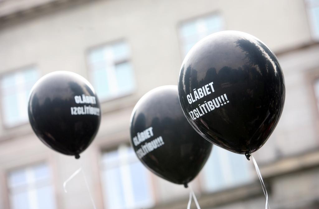 Pedagogu algām nākamajā gadā papildus nepieciešami gandrīz 2,4 miljoni eiro
