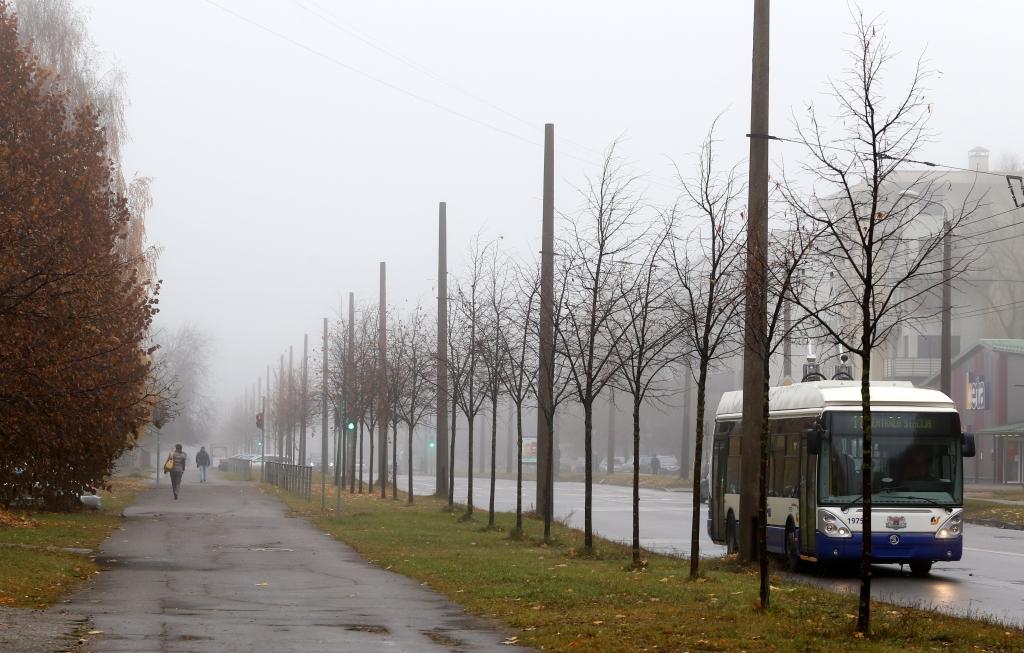 Otrdien joprojām gaidāms brāzmains vējš un neliels lietus