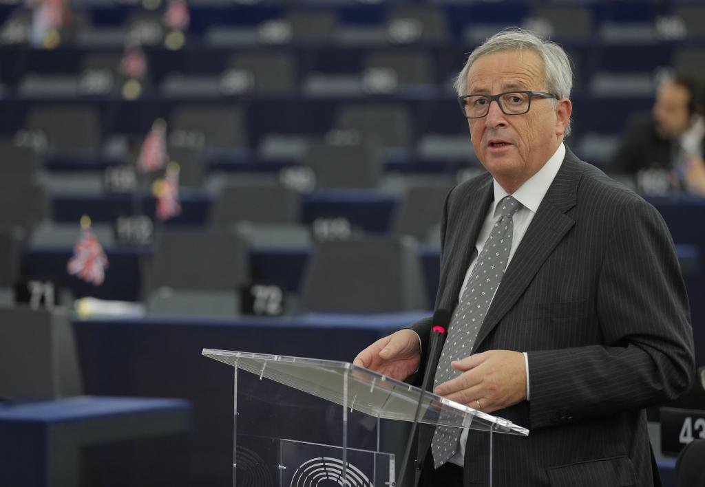 Junkers: Pēc Parīzes teroraktiem nav nepieciešams pārskatīt ES bēgļu politiku