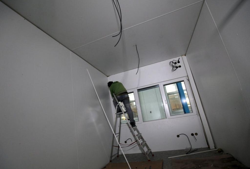 FOTO: Čehijā gatavo Vācijas pasūtītās moduļmājas bēgļiem