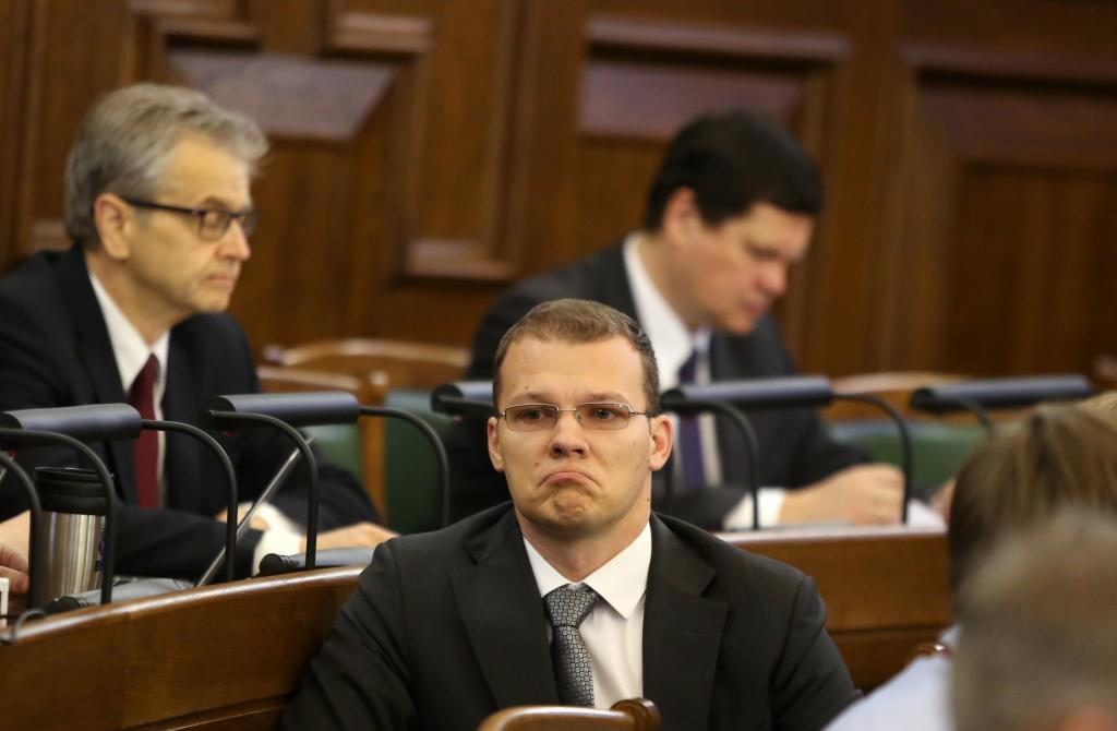 NA aicinājums apturēt bēgļu uzņemšanas procesu pagaidām nerod atbalstu partneru vidū