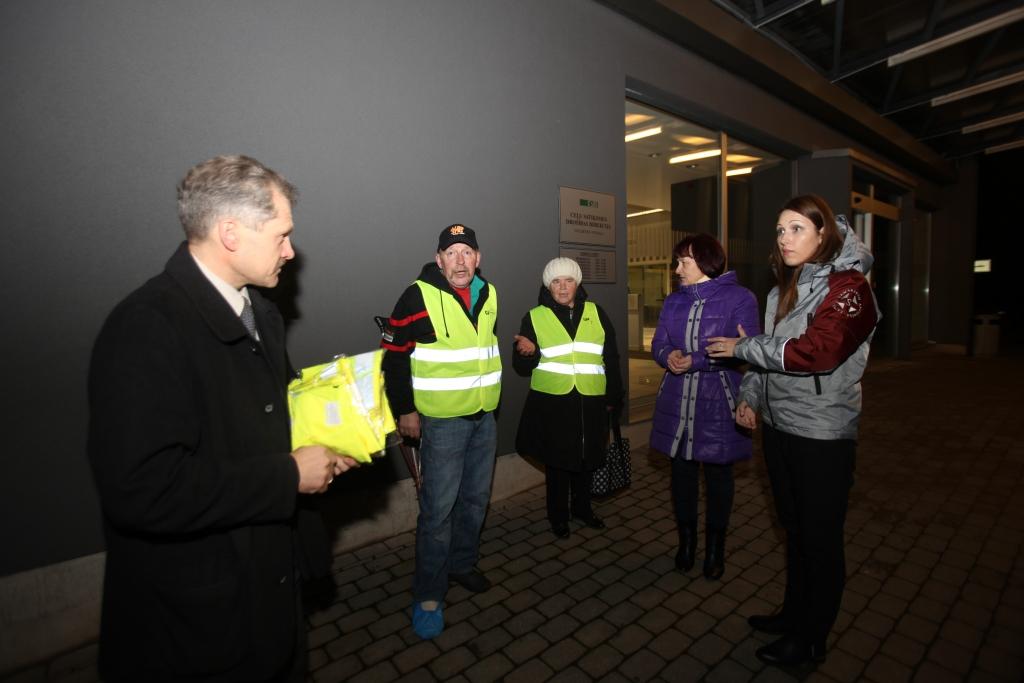 Dala gaismu atstarojošās vestes