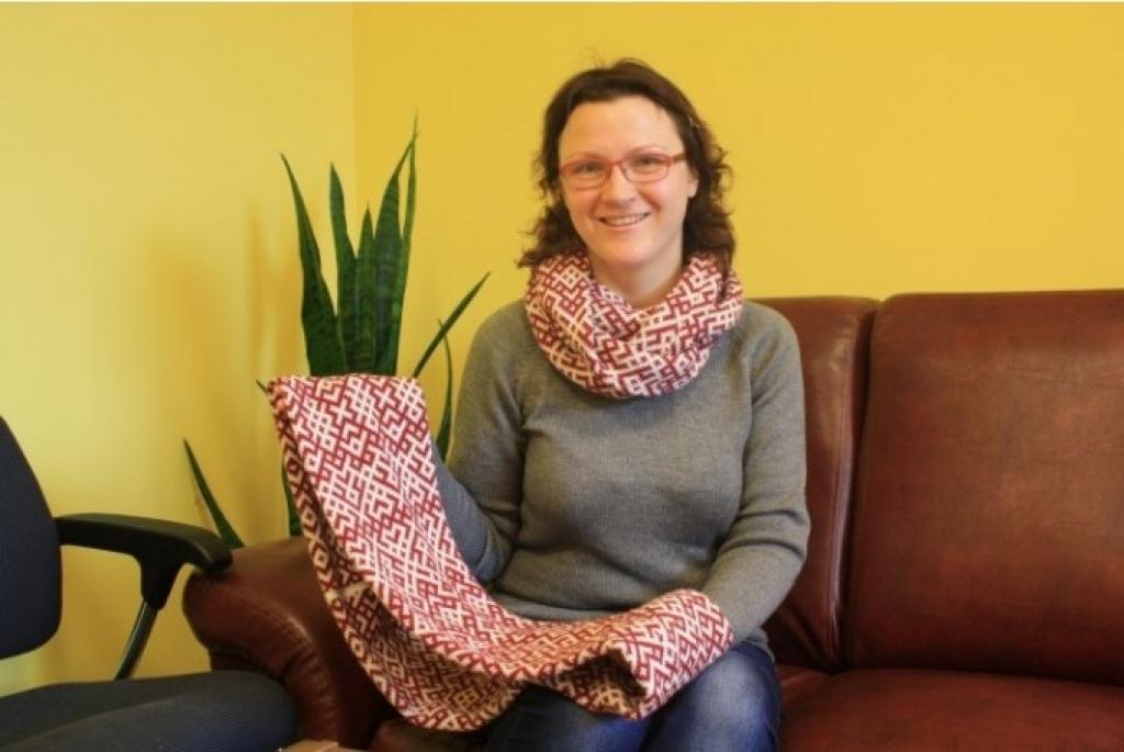 Darina šalles ar Lielvārdes jostas rakstiem