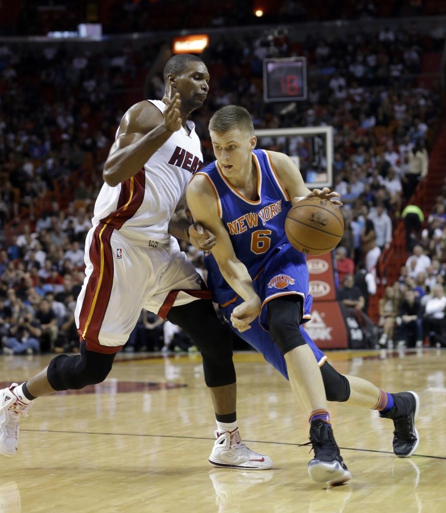 FOTO: Iespaidīgs Porziņģa sniegums neglābj Knicks komandu no zaudējuma Maiami