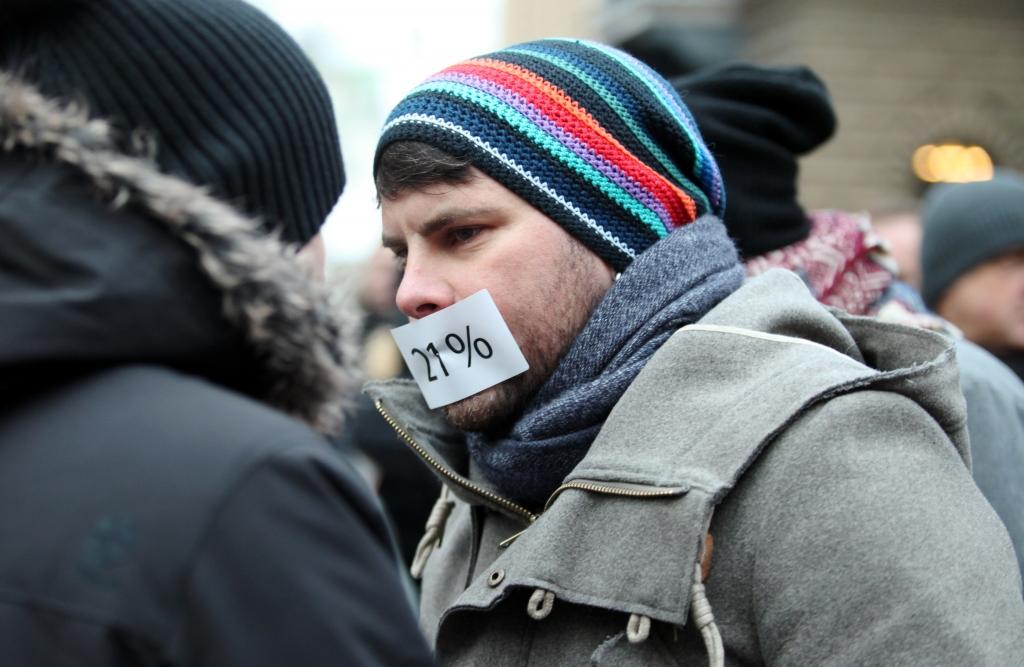 FOTO: Mūziķi protestē pret plānoto 21% PVN kultūras un izklaides pasākumiem