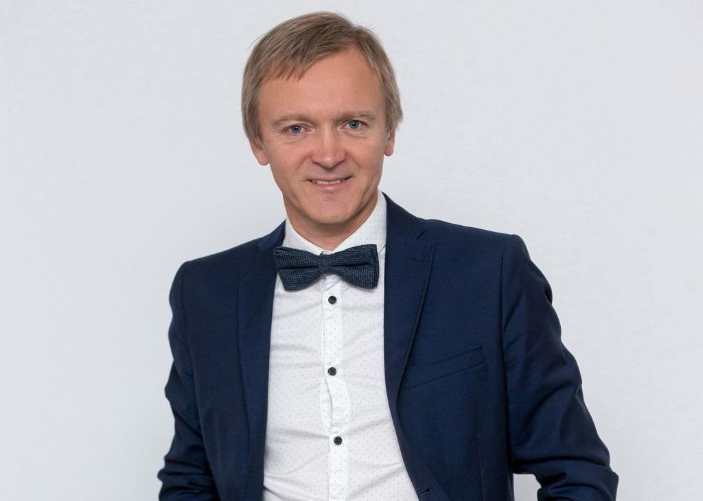 Meklējot jauno vadītāju, skatās kaimiņvalsts virzienā