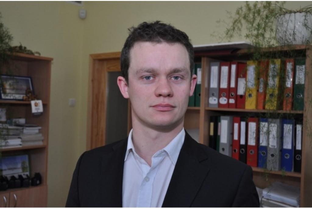Plāno maksas ceļu uz Papi