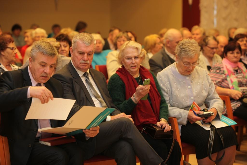 Ministrs pieviļ pensionārus