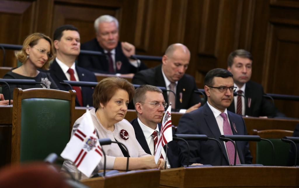 Nākamgad plāno palielināt premjera, ministru, Saeimas frakciju un komisiju vadītāju algas