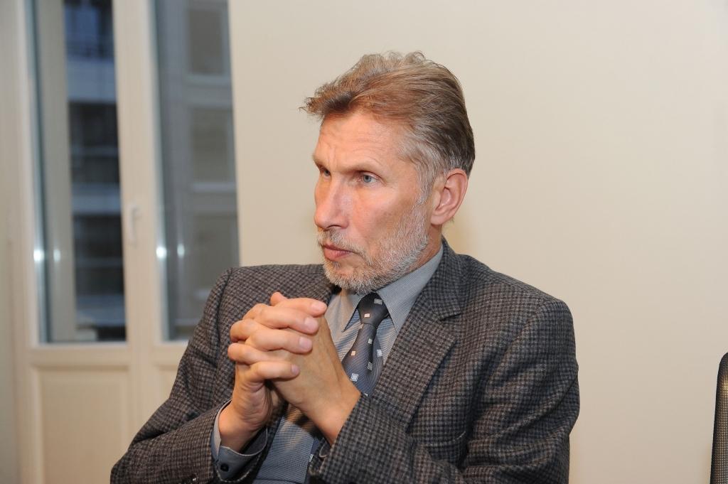 Intervija: Nevaram turpināt palīdzību gaidīt no ārpuses 