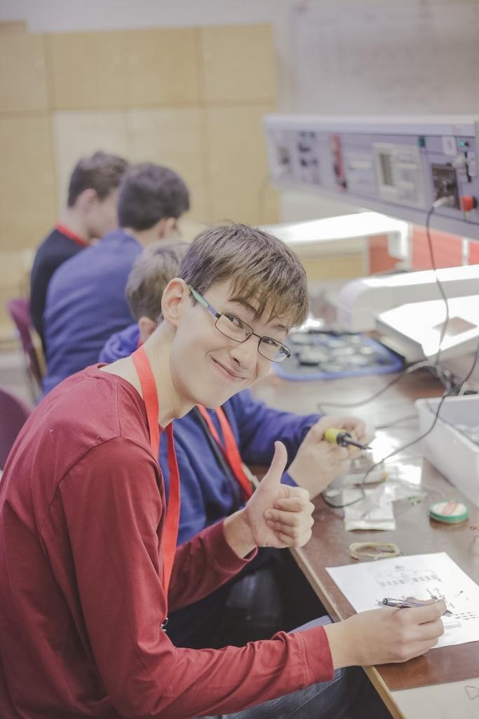 FOTO: Latvijā aug spējīgu elektronikas speciālistu paaudze