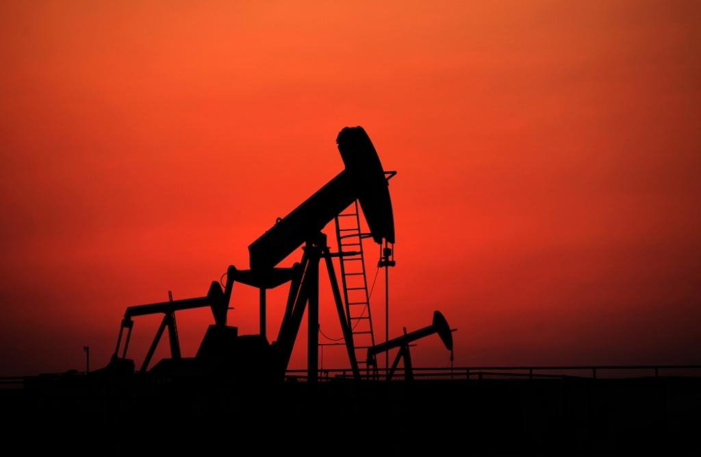 Naftas cena pēc negaidītā OPEC lēmuma sarūk