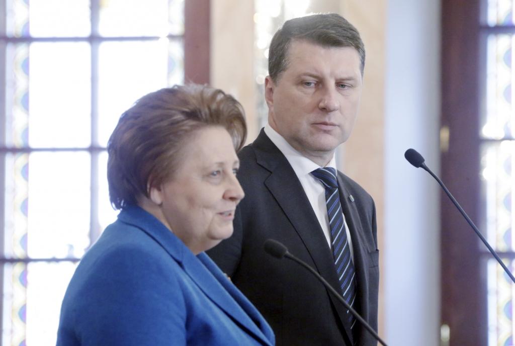 Straujuma demisionē; kā pēcteci iesaka Kozlovski (papildināts 16:05)