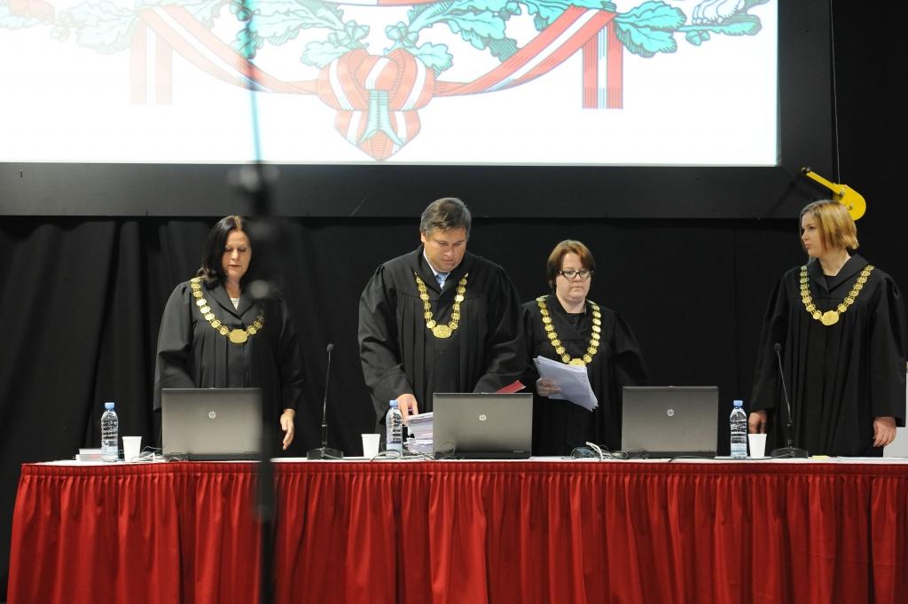FOTO: Zolitūdes traģēdijas nākamo tiesas sēdi pārceļ uz martu