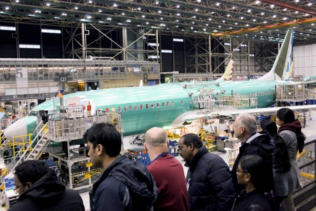 FOTO: Boeing prezentē jauno pasažieru lidmašīnu Boeing 737 MAX
