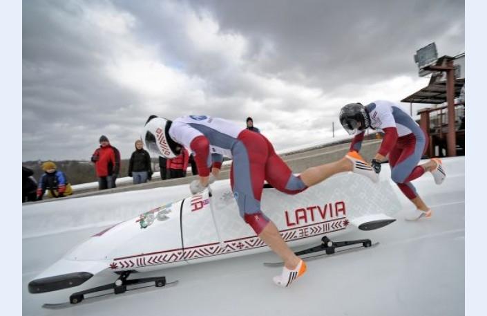 Bobslejs: Melbārža divnieks otrajā vietā pēc PK posma pirmā brauciena 