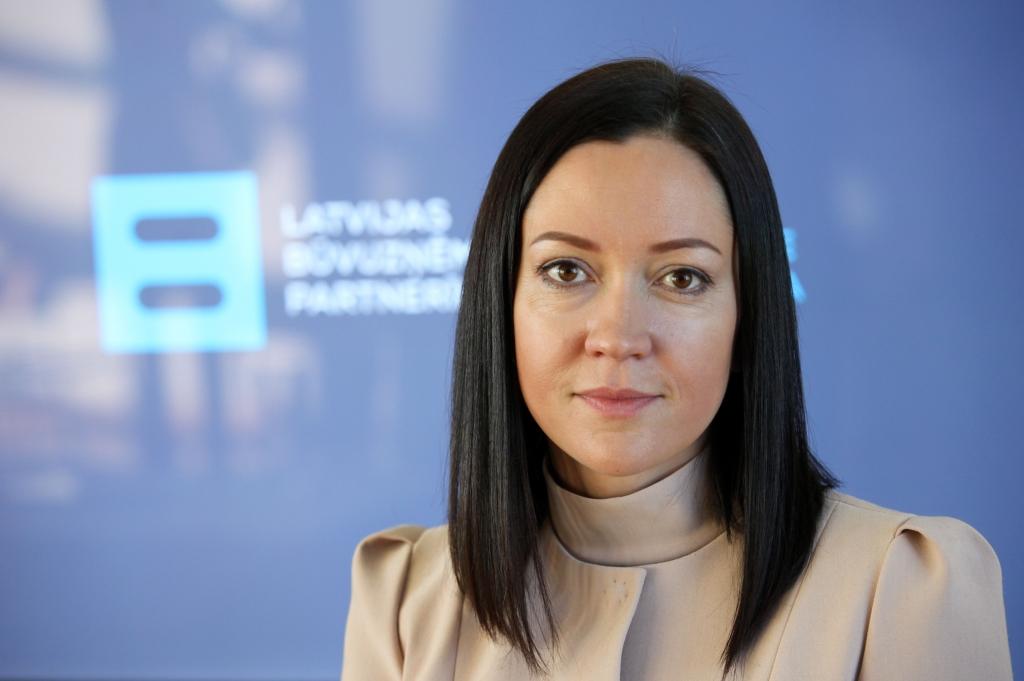 Baiba Fromane nebanku nozari nomaina uz būvniecības sektoru