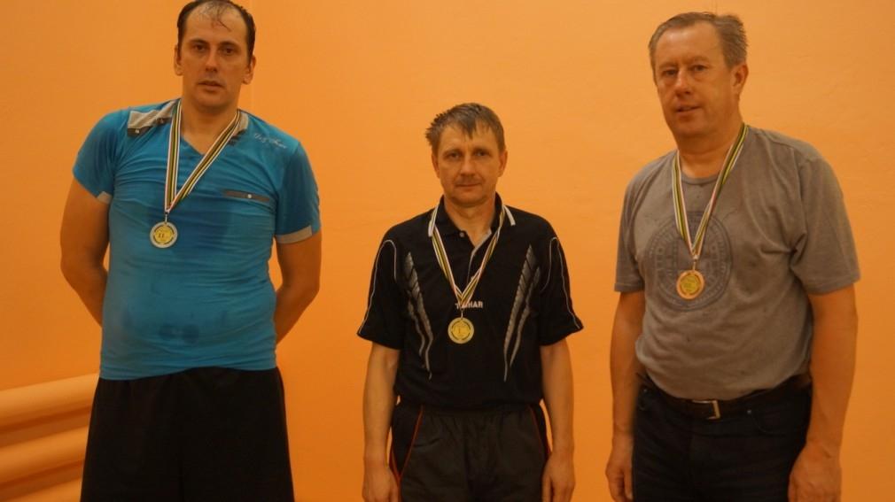 Galda teniss: notiek novada čempionāts